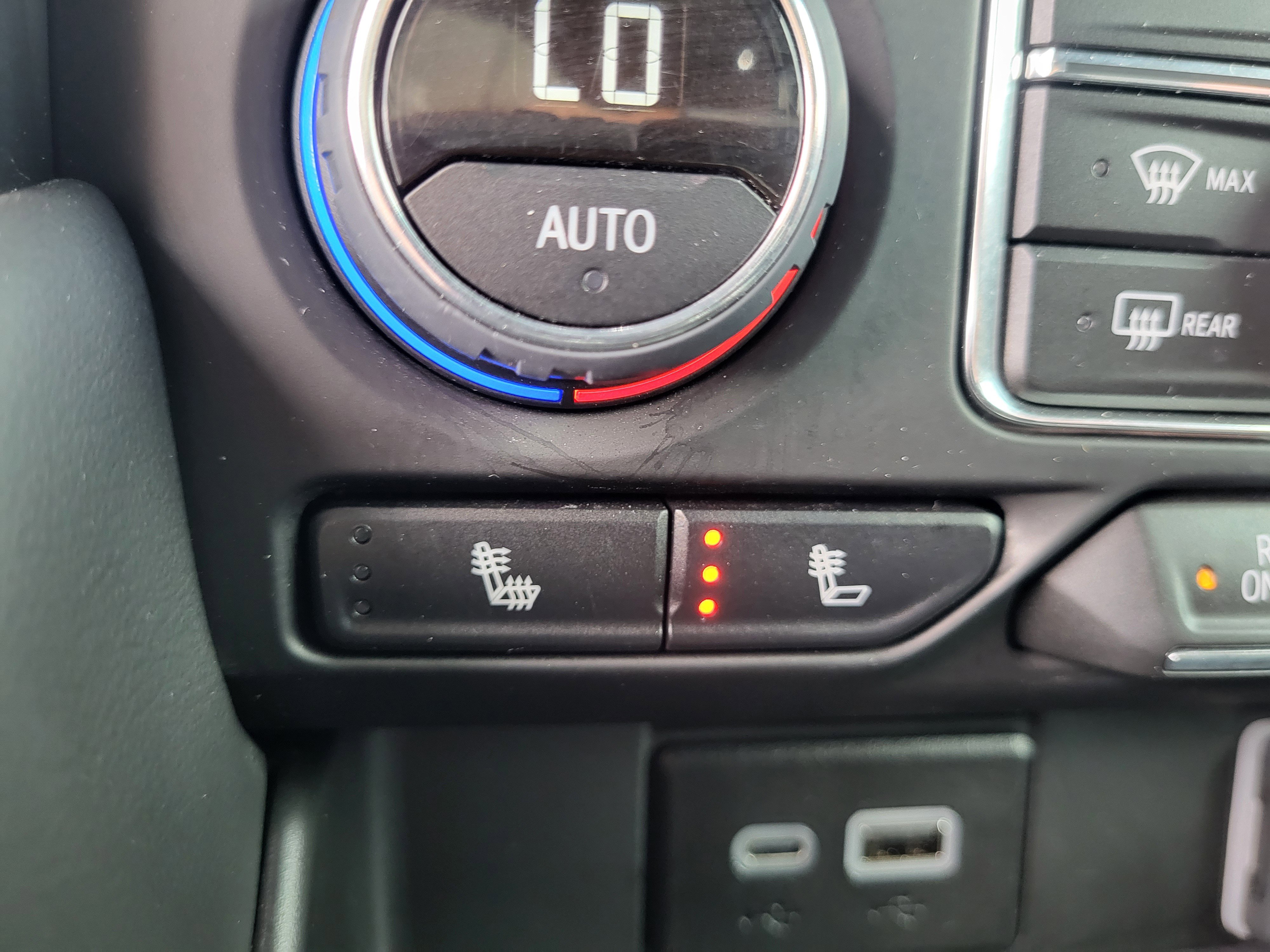 Used 2024 Chevrolet Tahoe Z71 w/ Luxury Package image 29