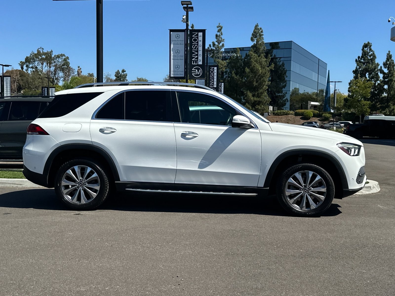 Certified 2021 Mercedes-Benz GLE 350 w/ Premium Package image 2