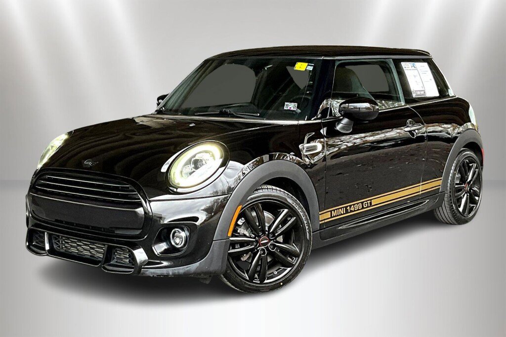 Used 2021 MINI Cooper 2-Door Hardtop image 3