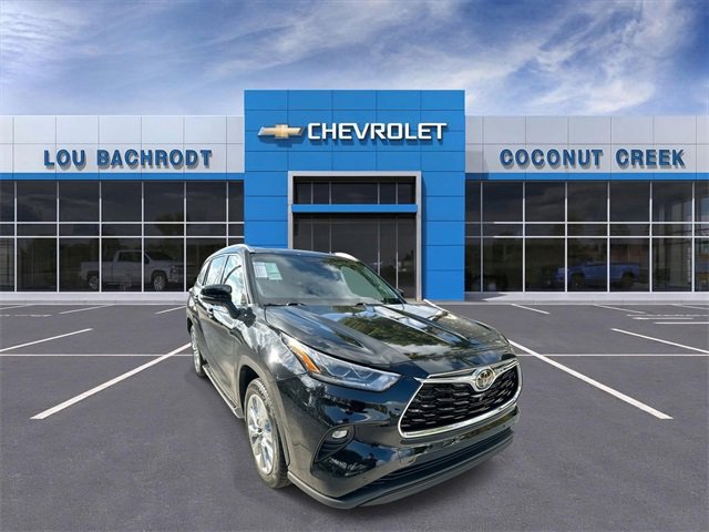 Used 2023 Toyota Highlander Limited image 1