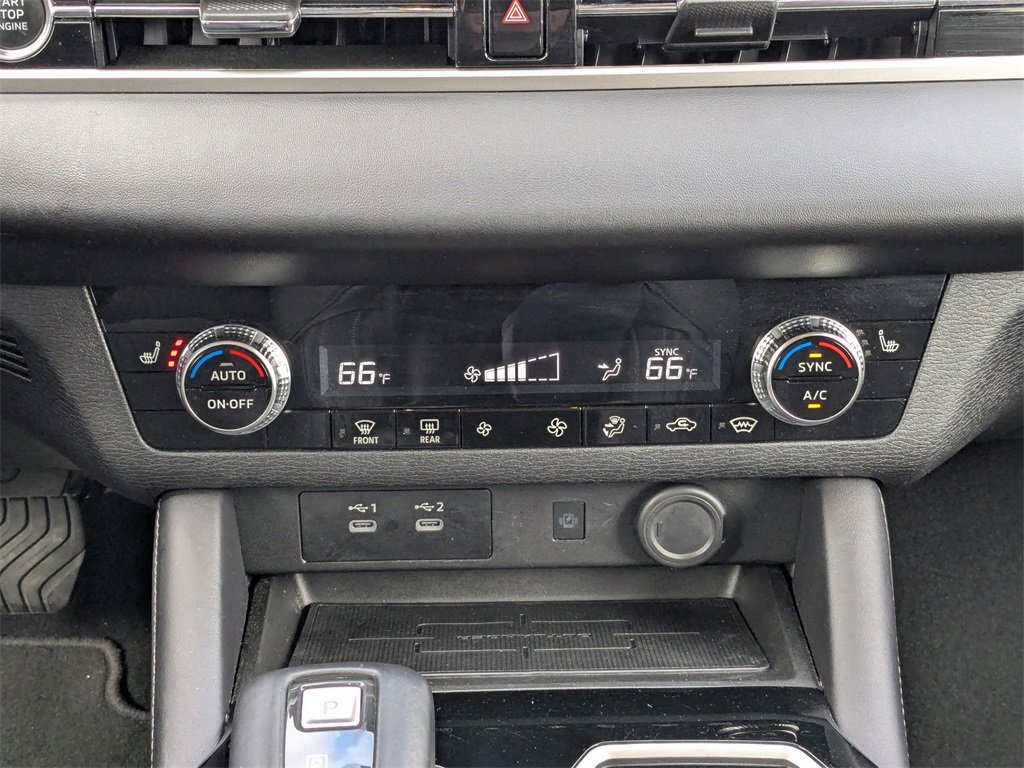 Used 2025 Mitsubishi Outlander SE image 25