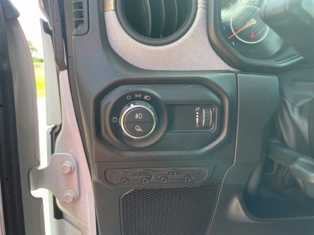 Used 2024 Jeep Gladiator Sport AWD/4WD image 17