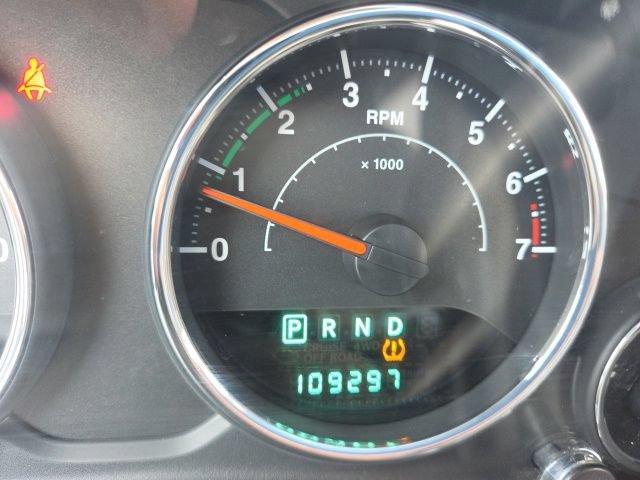 Used 2014 Jeep Wrangler Unlimited Rubicon w/ Connectivity Group AWD/4WD image 35