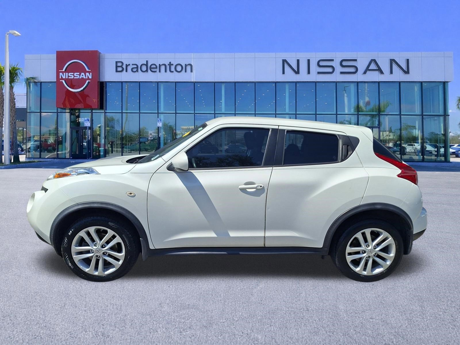 Used 2013 Nissan Juke S FWD image 8