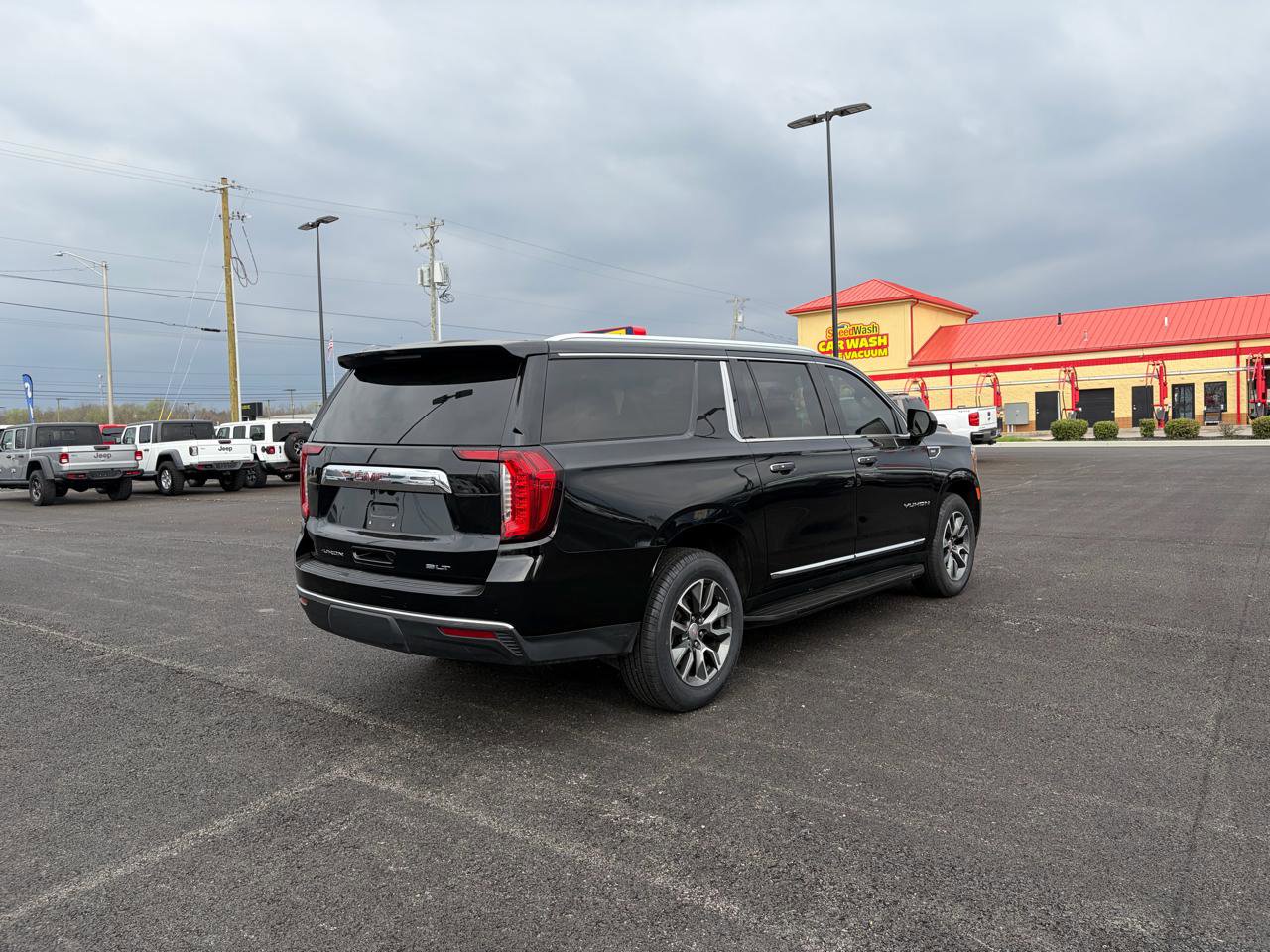 Used 2021 GMC Yukon XL SLT AWD/4WD image 3