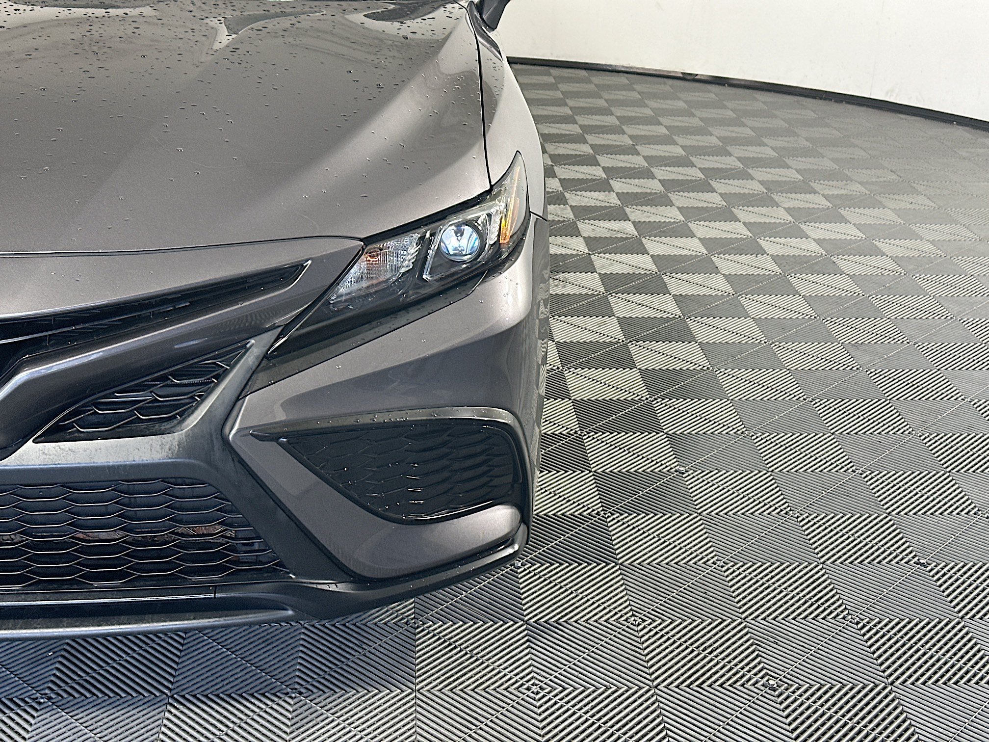 Used 2022 Toyota Camry SE w/ Convenience Package FWD image 9