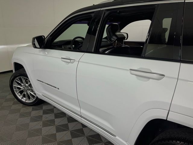 Used 2022 Jeep Grand Cherokee Summit w/ Adv Protech Group IV AWD/4WD image 36