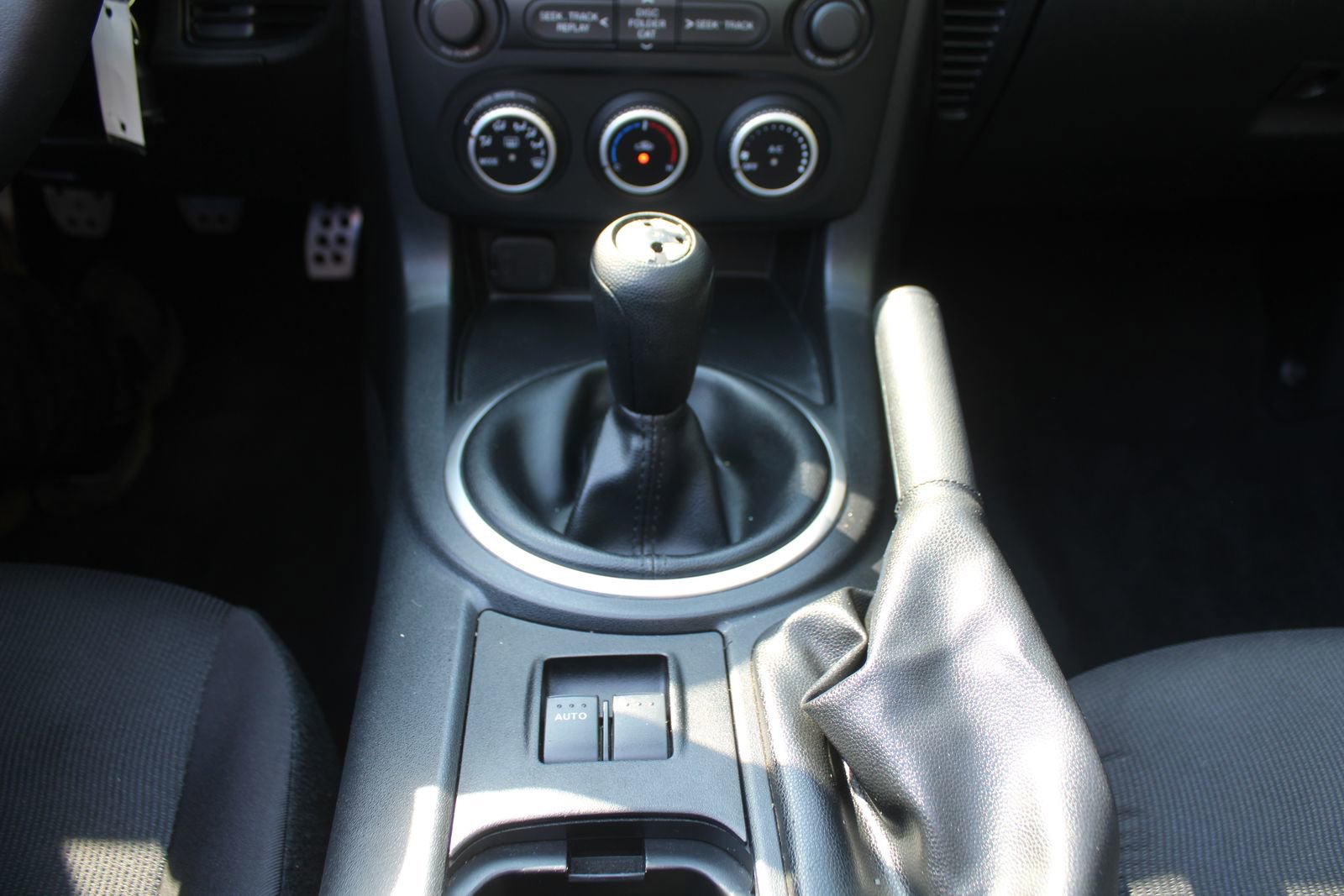 Used 2009 MAZDA MX-5 Miata Sport RWD image 40