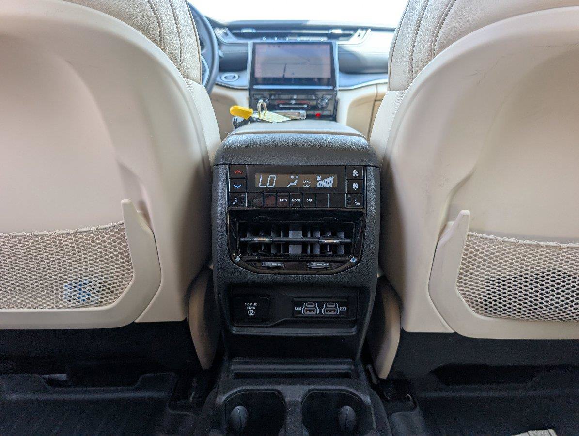 Used 2021 Jeep Grand Cherokee L Limited AWD/4WD image 34