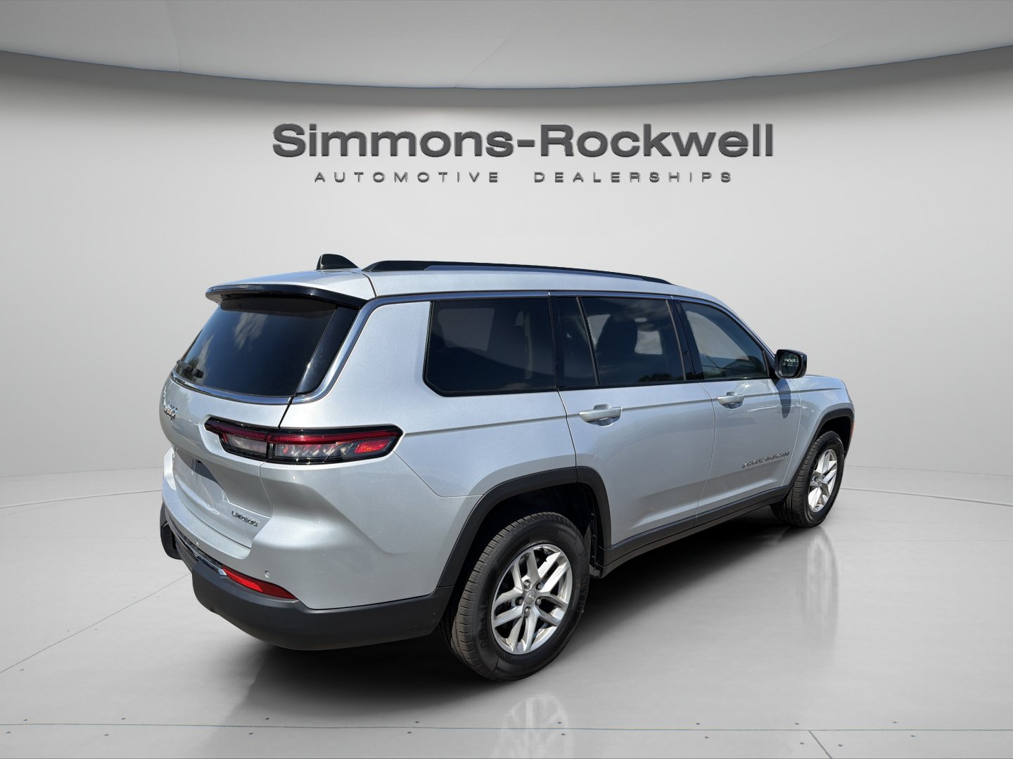 Used 2023 Jeep Grand Cherokee L Laredo w/ Luxury Tech Group I AWD/4WD image 6