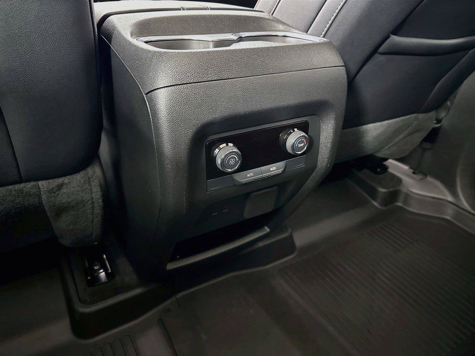 Used 2025 Chevrolet Traverse Z71 w/ Driver Confidence Package AWD/4WD image 34