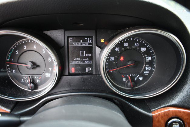 Used 2012 Jeep Grand Cherokee Limited w/ Luxury Group II AWD/4WD image 32