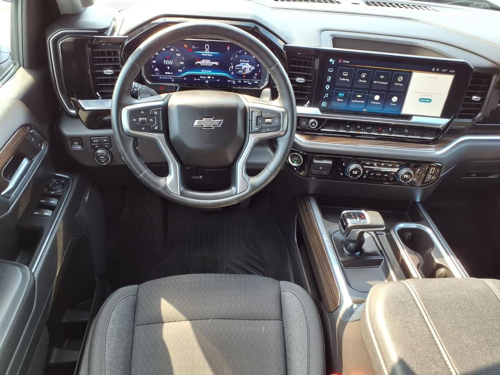 Used 2023 Chevrolet Silverado 1500 LT Trail Boss w/ Convenience Package II AWD/4WD image 4