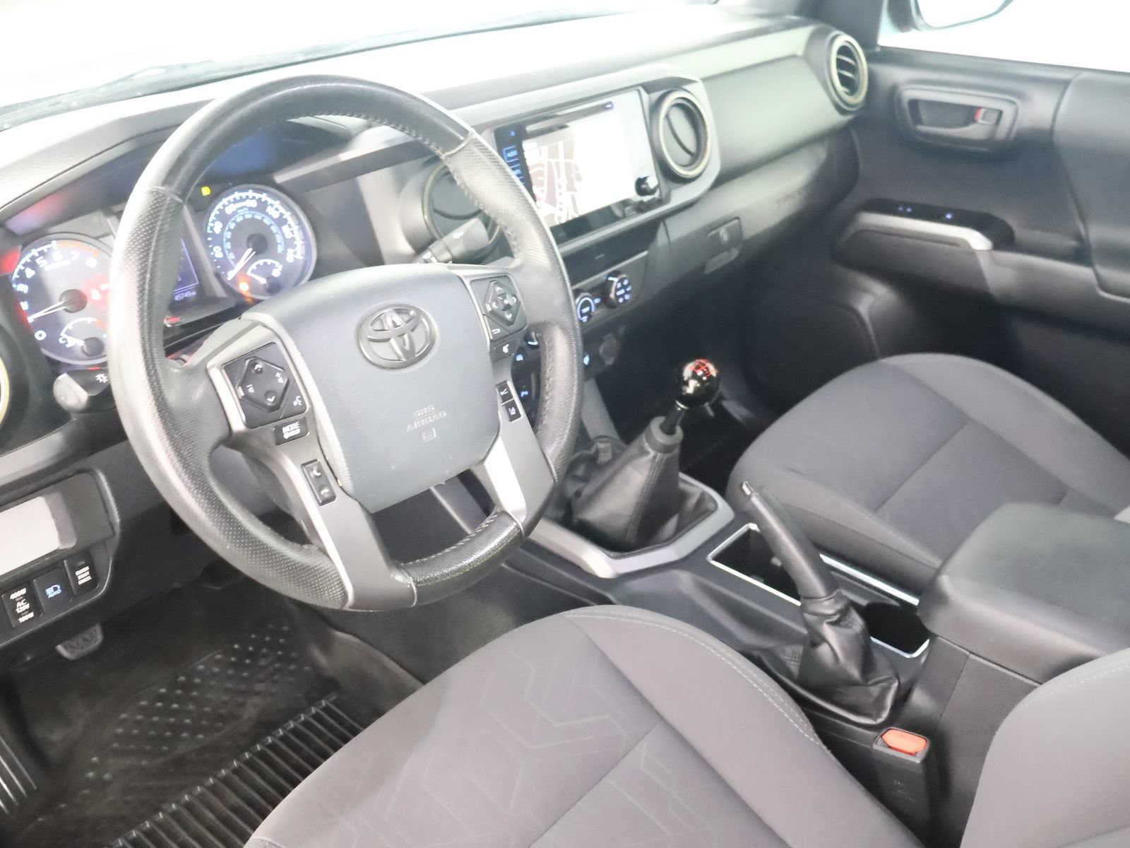 Used 2019 Toyota Tacoma TRD Off-Road w/ Technology Package AWD/4WD image 19