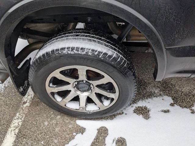 Used 2015 Ford F150 Platinum w/ Equipment Group 701A Luxury image 6