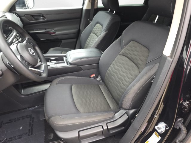 Used 2025 Nissan Pathfinder S FWD image 15