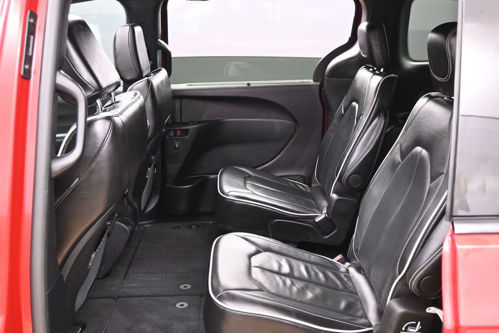 Used 2025 Chrysler Pacifica Limited FWD image 31