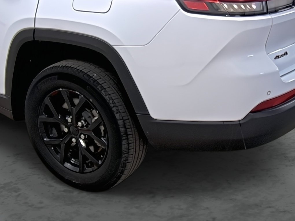 Used 2024 Jeep Grand Cherokee L Laredo image 9