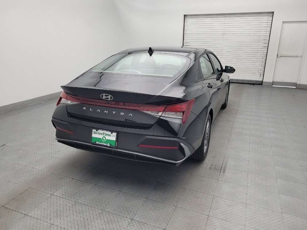 Used 2024 Hyundai Elantra SEL FWD image 7