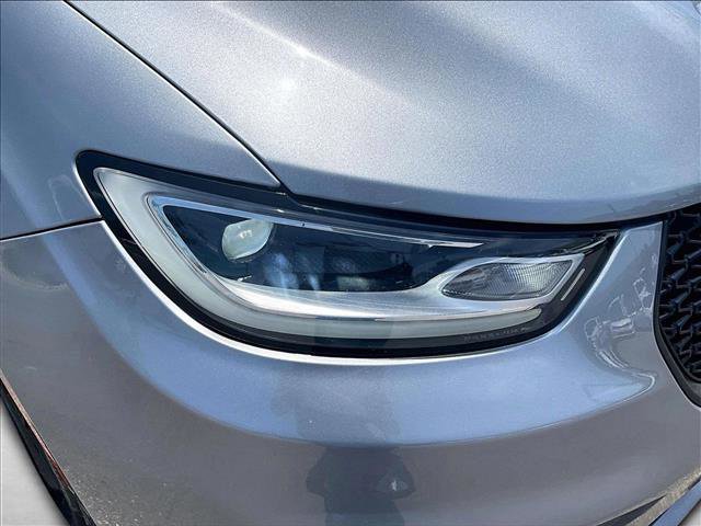 Used 2021 Chrysler Pacifica Touring-L w/ Premium & Safety Sphere Group FWD image 28