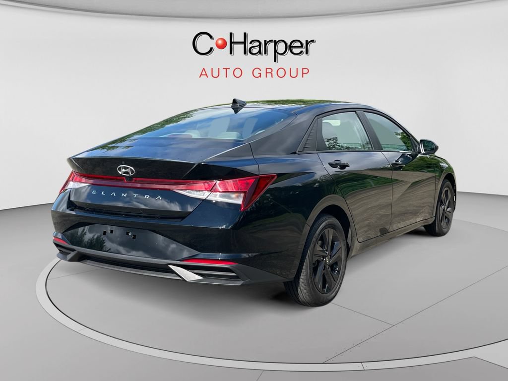Used 2023 Hyundai Elantra SEL w/ Cargo Package FWD image 3