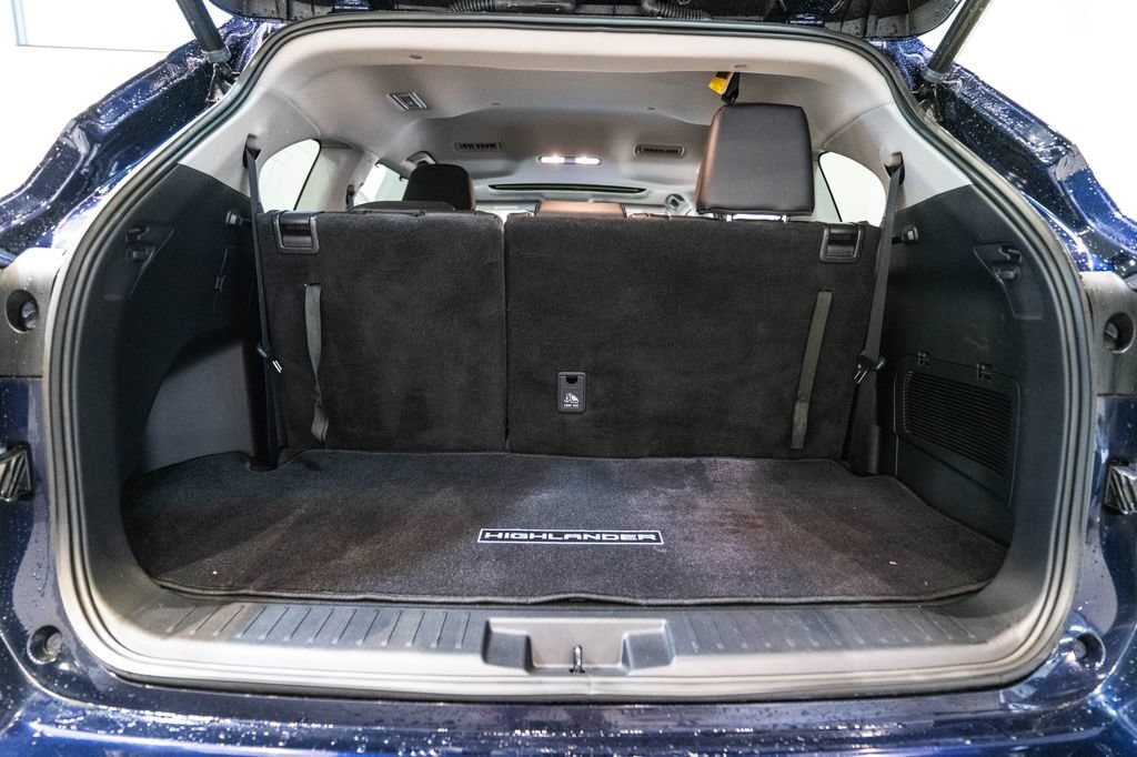Used 2023 Toyota Highlander XLE AWD/4WD image 36