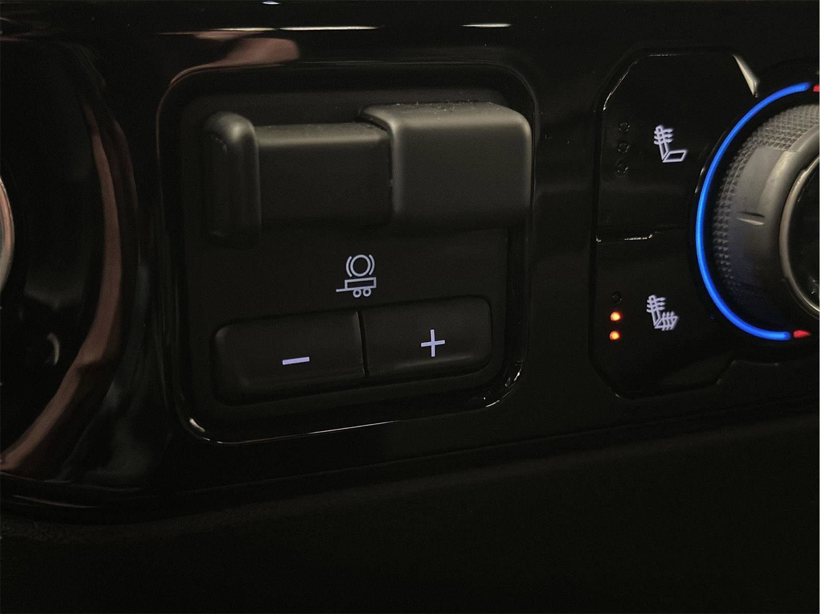 Certified 2024 Chevrolet Silverado 2500 LT w/ All Star Edition image 40