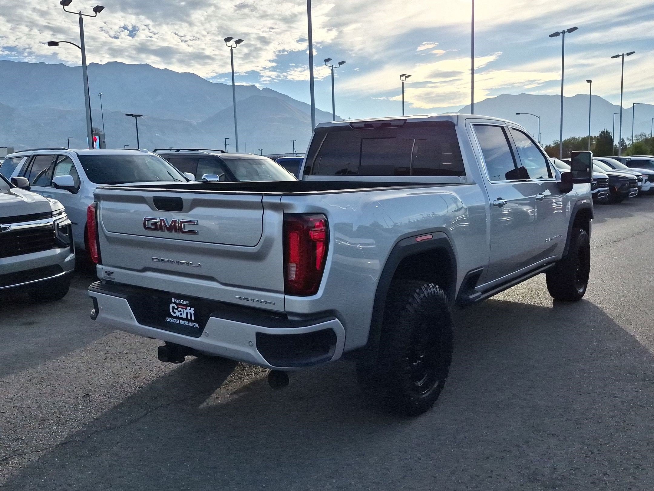 Used 2021 GMC Sierra 2500 Denali w/ Denali Ultimate Package AWD/4WD image 3