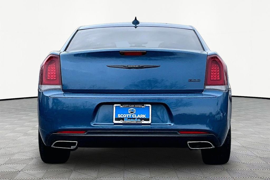 Used 2023 Chrysler 300 Touring w/ Sport Appearance Package image 5