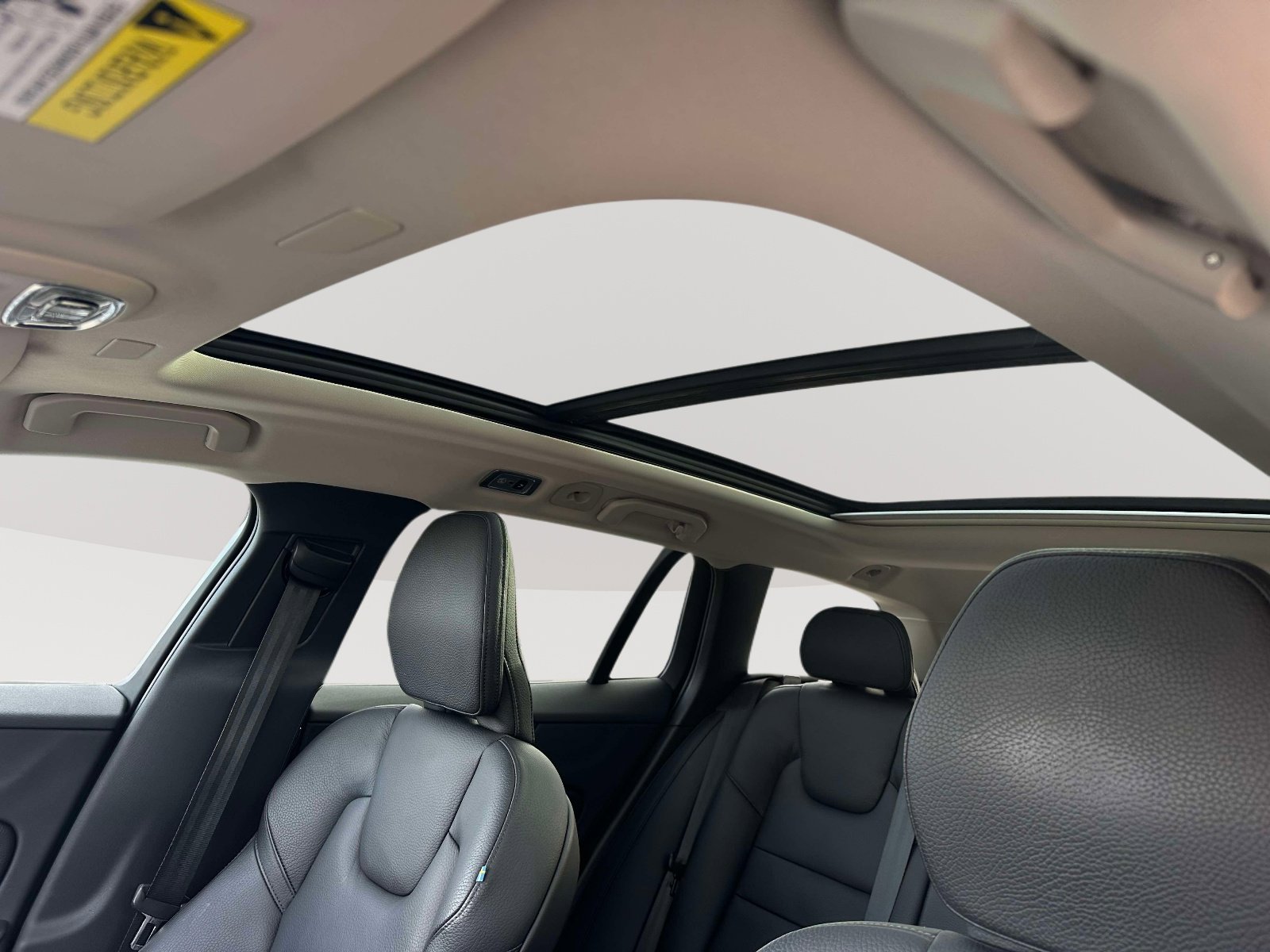 Used 2021 Volvo V60 T5 Cross Country w/ Advanced Package image 8