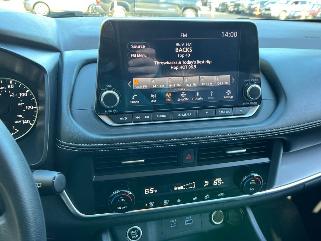 Used 2023 Nissan Rogue SV image 17