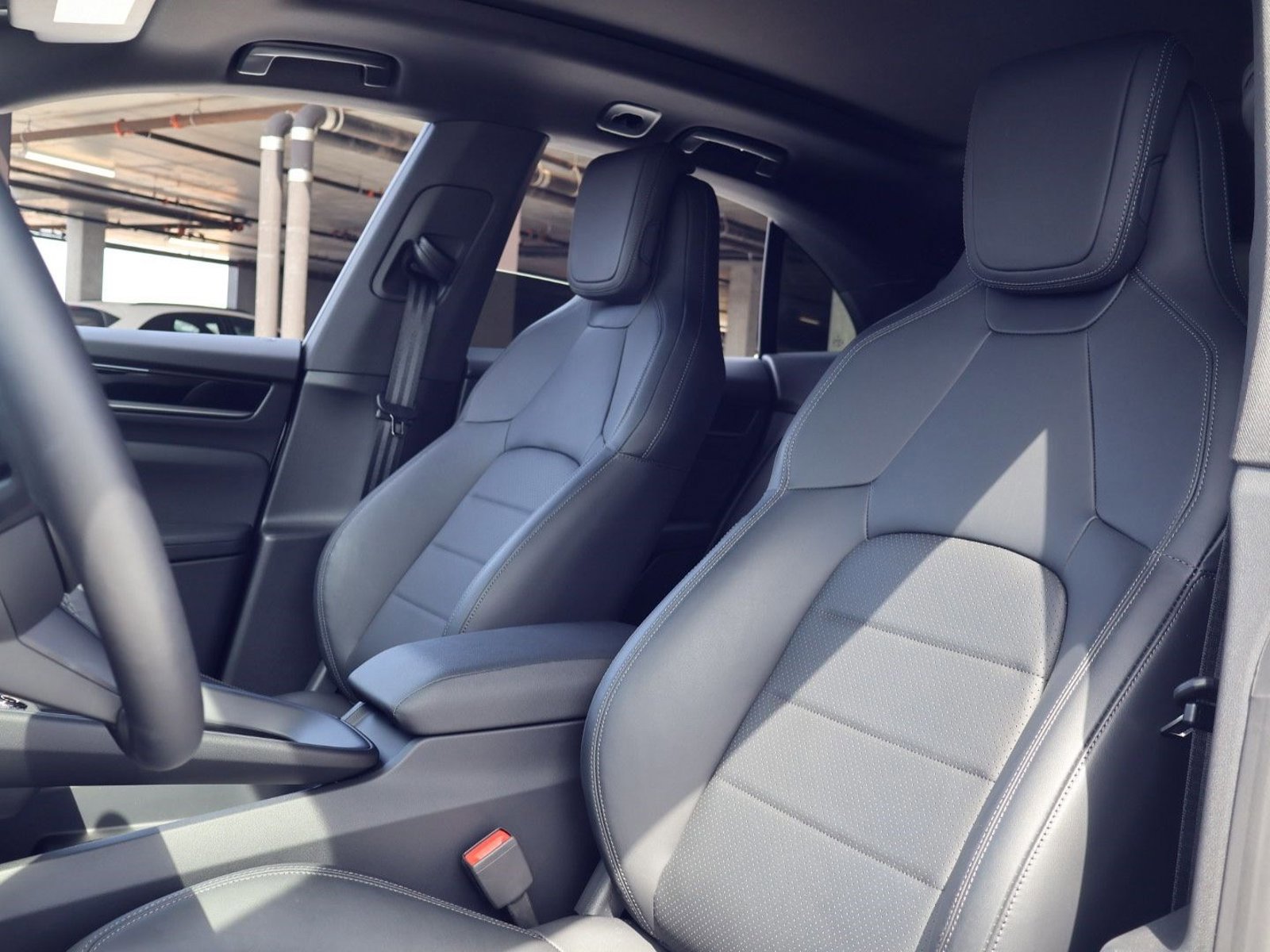 Certified 2025 Porsche Macan 4 Electric image 5