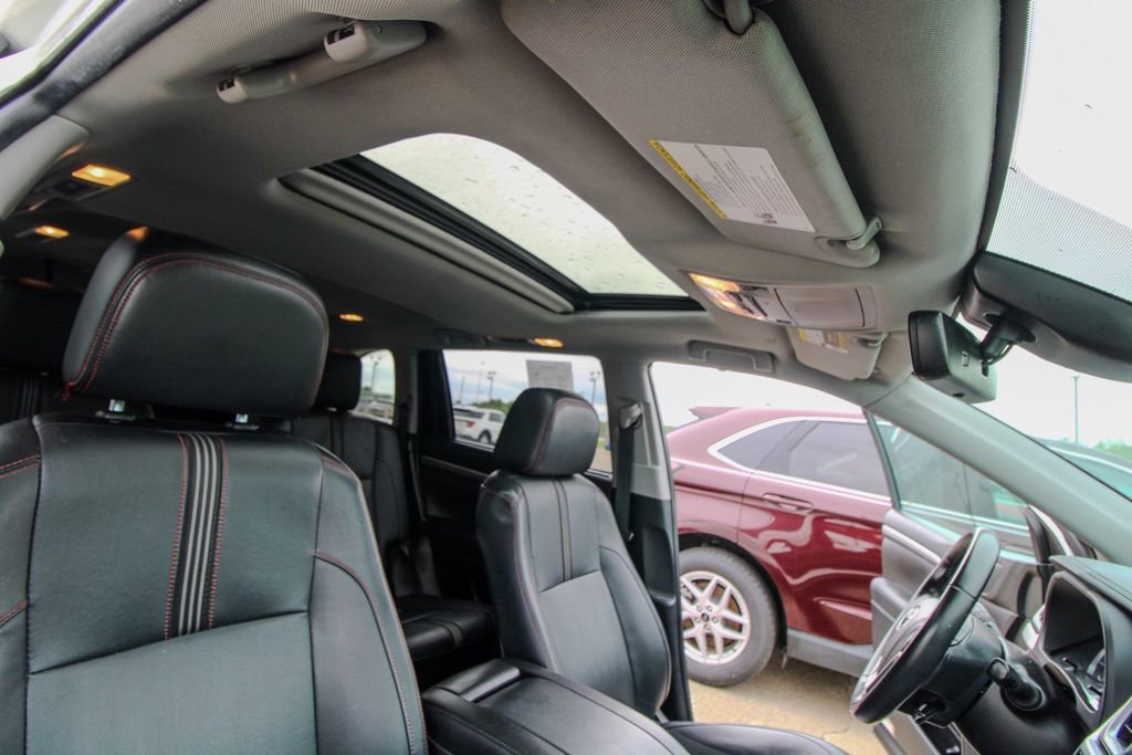 Used 2019 Toyota Highlander SE w/ Nightshade Edition AWD/4WD image 22