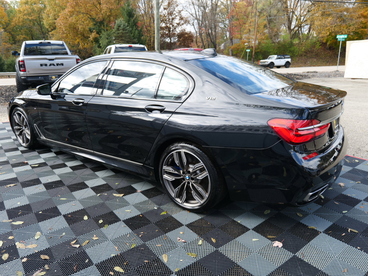Used 2018 BMW M760i xDrive image 71