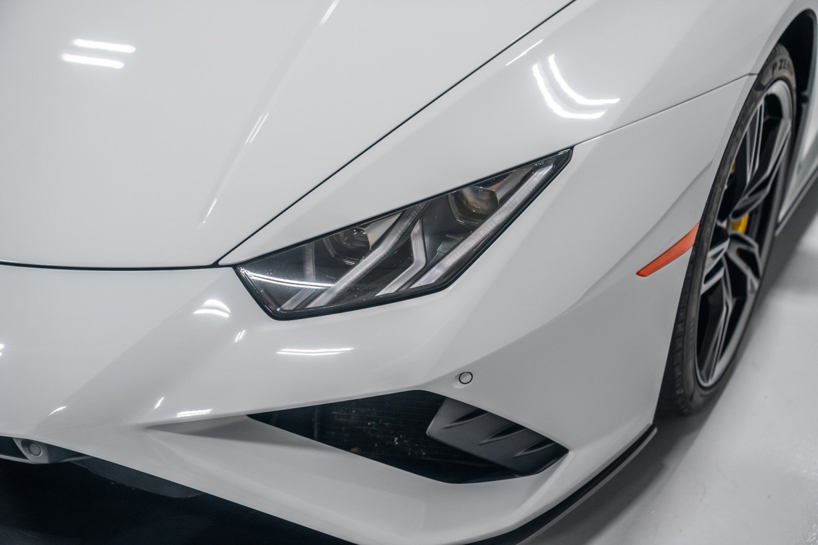 Used 2020 Lamborghini Huracan EVO image 17