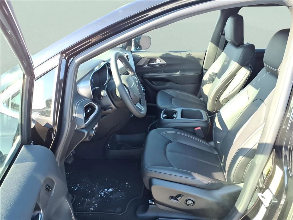 New 2026 Chrysler Pacifica Select image 17