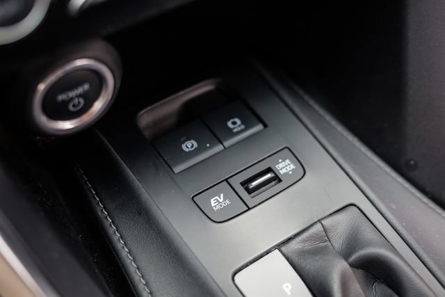 Used 2023 Toyota Venza LE AWD/4WD image 41
