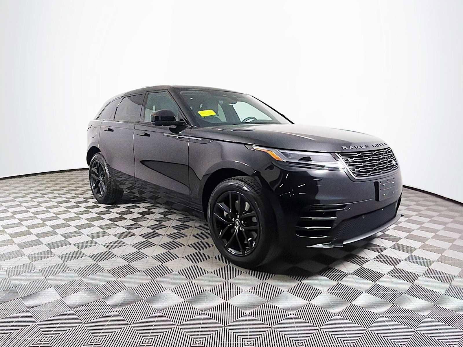 Used 2026 Land Rover Range Rover Velar Dynamic SE AWD/4WD image 3