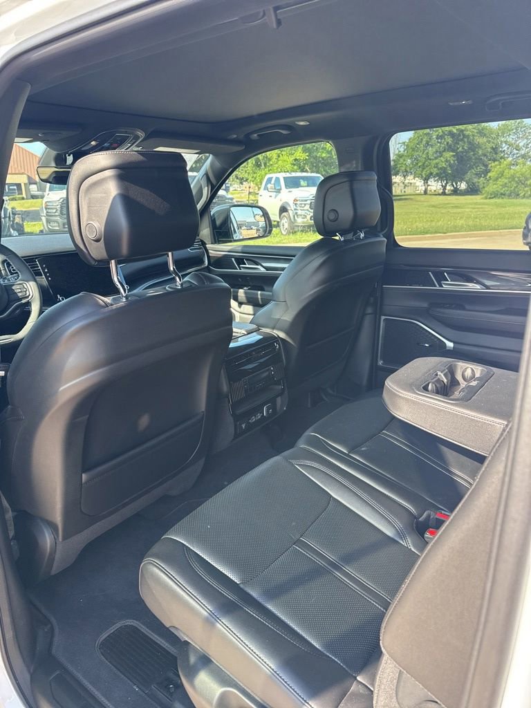 Used 2024 Jeep Wagoneer 2WD w/ Premium Group I image 12