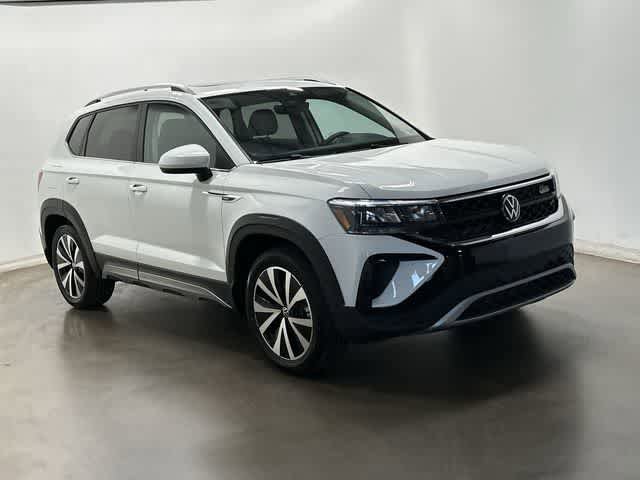Certified 2023 Volkswagen Taos SE w/ Panoramic Sunroof Package image 31
