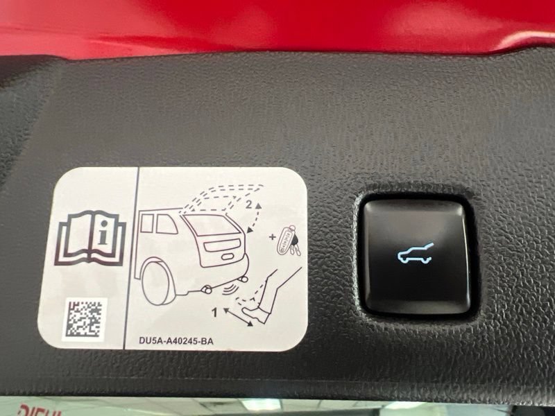 Used 2020 Ford Escape Titanium AWD/4WD image 9