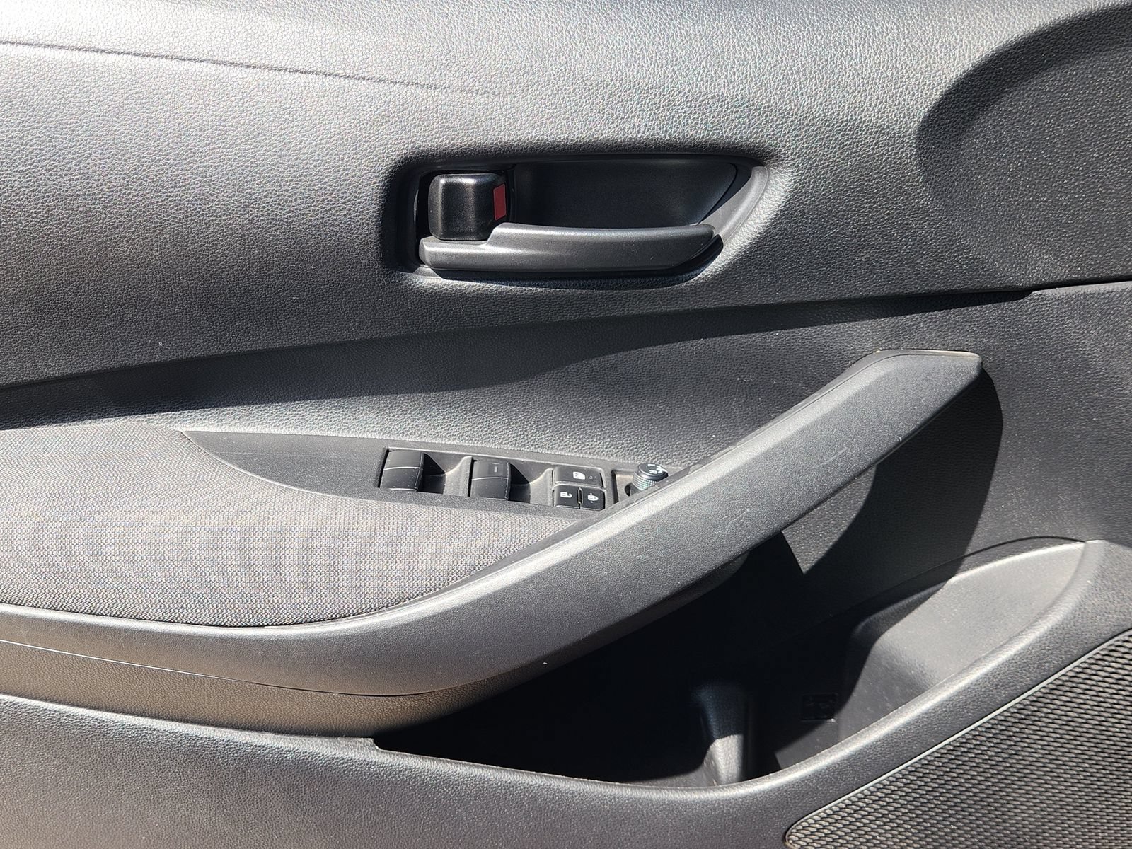 Used 2024 Toyota Corolla LE FWD image 27