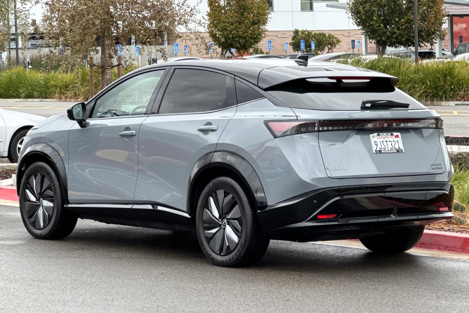 Used 2023 Nissan Ariya AWD image 6