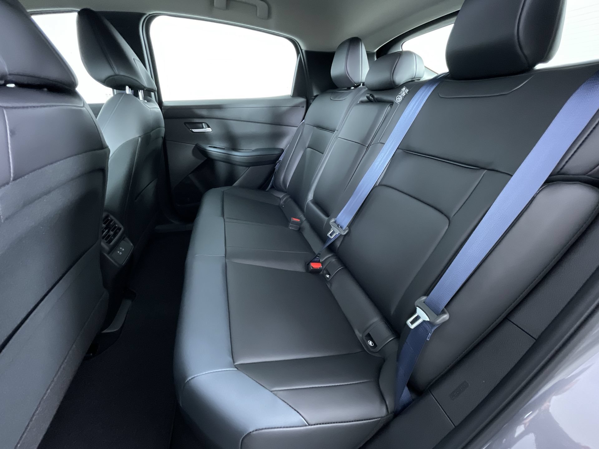 New 2026 Nissan Leaf SV+ w/ Floor Mat Package (SV+) FWD image 23