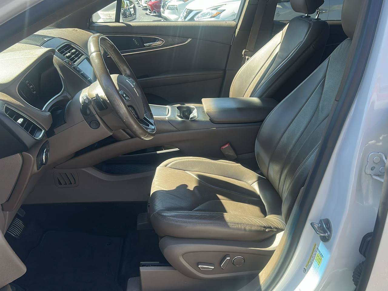 Used 2016 Lincoln MKX Reserve w/ Driver Assistance Package FWD image 11