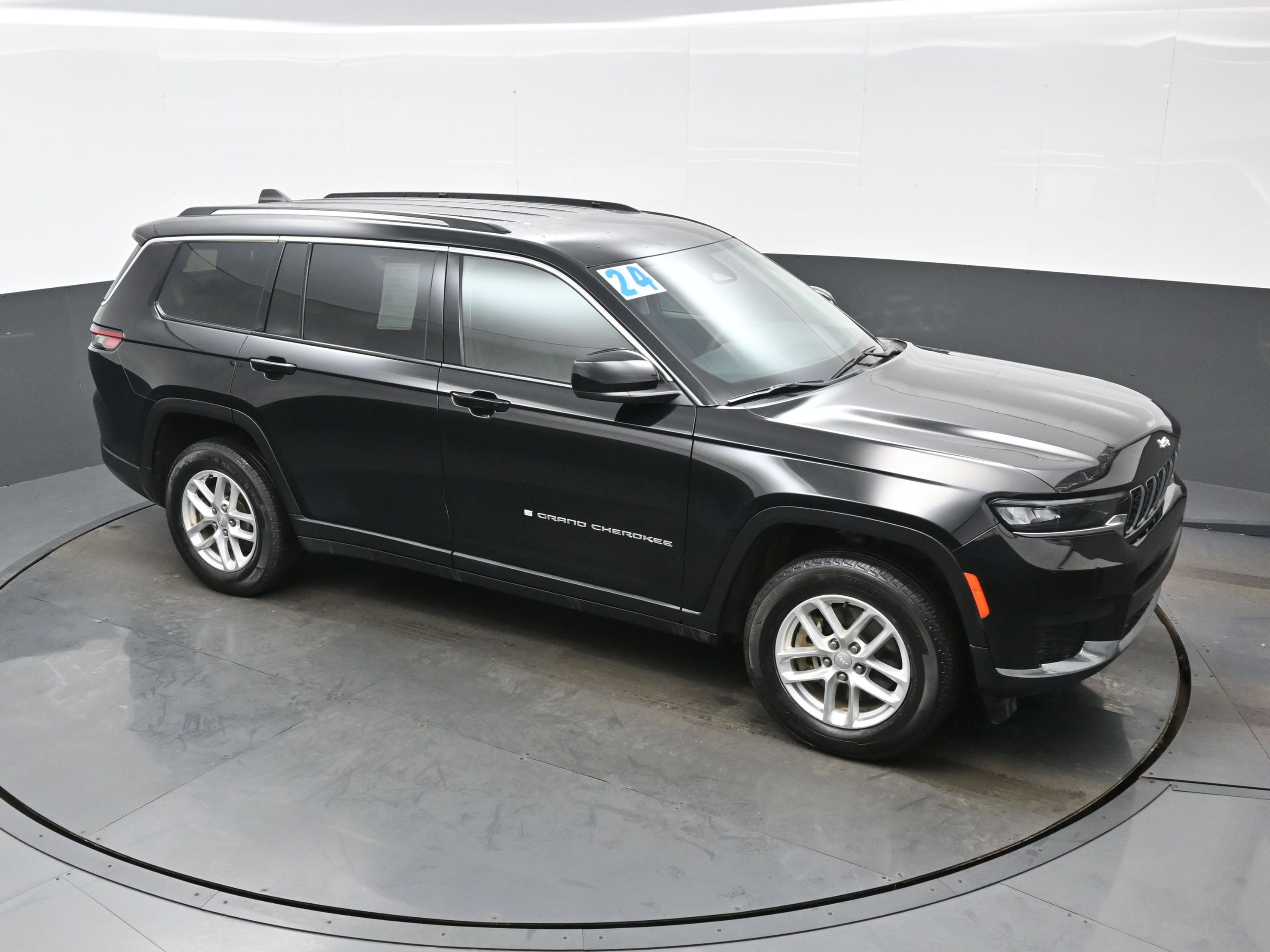 Used 2024 Jeep Grand Cherokee L Laredo image 39