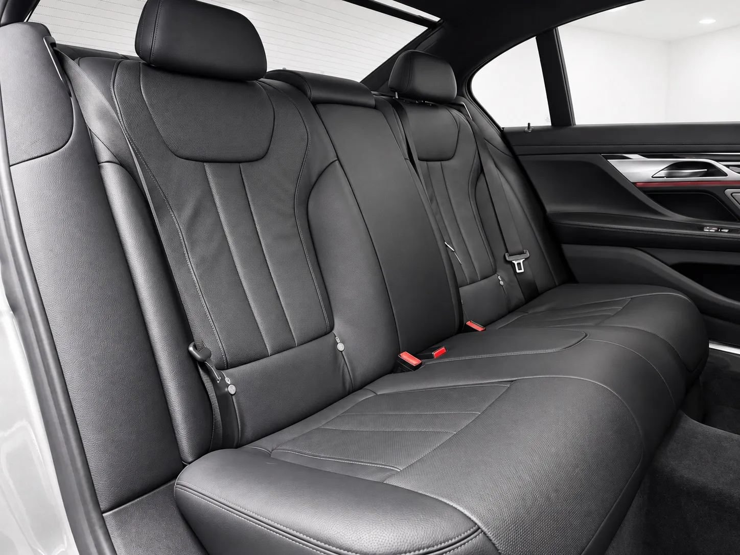 Used 2019 BMW 740i w/ Executive Package RWD image 23