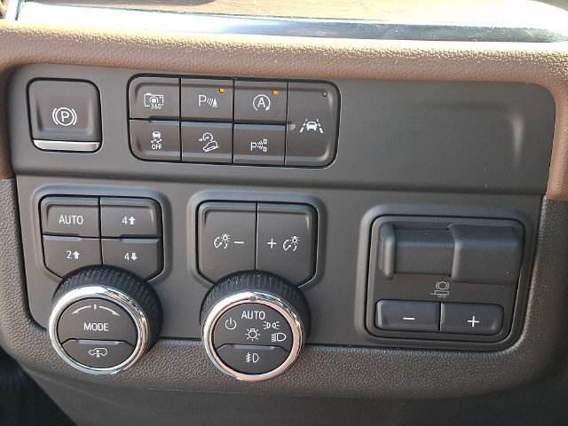 Used 2025 Chevrolet Tahoe High Country AWD/4WD image 16