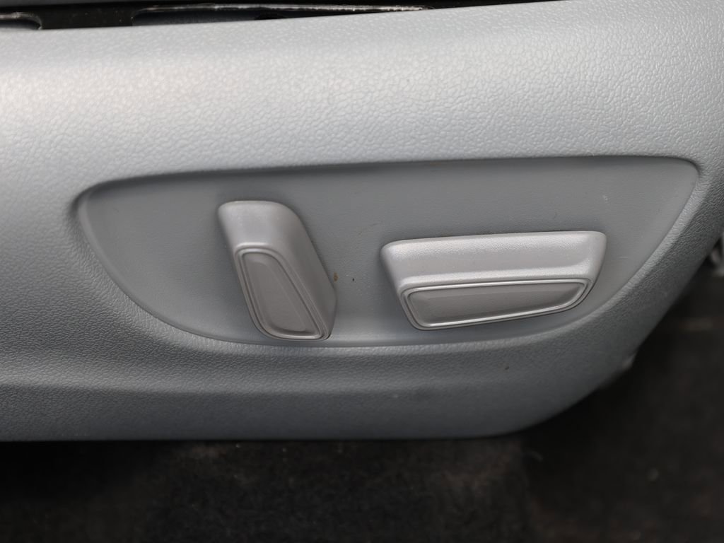 Used 2023 Toyota Highlander XLE FWD image 22