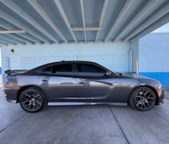 Used 2018 Dodge Charger R/T image 2